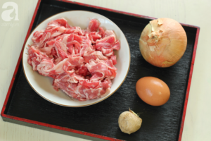 Học được của người bạn Nhật cách nấu cơm thịt bò, tôi làm thử cả nhà ăn khen hết lời! - Ảnh 1.